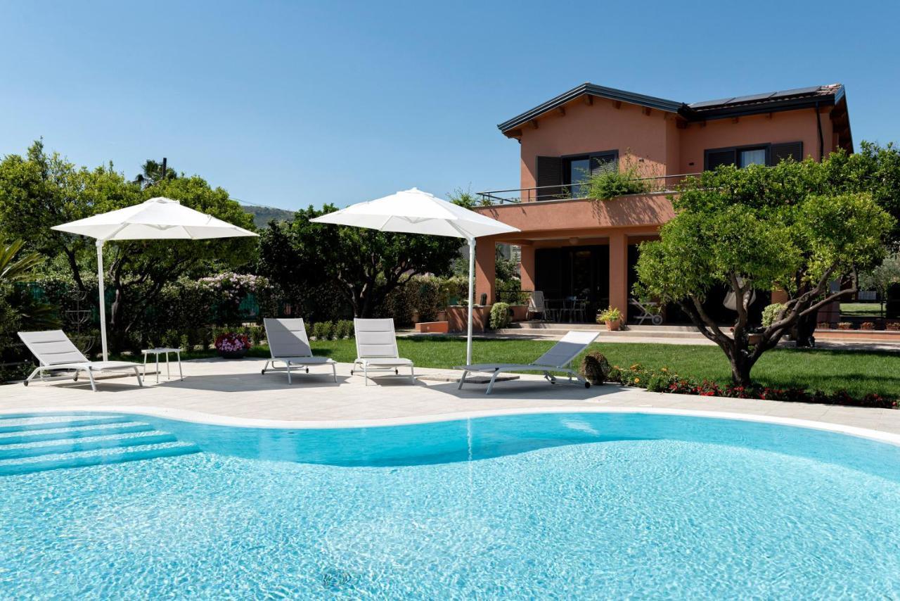 Le Monachelle Luxury Bed & Breakfast Еболи Екстериор снимка