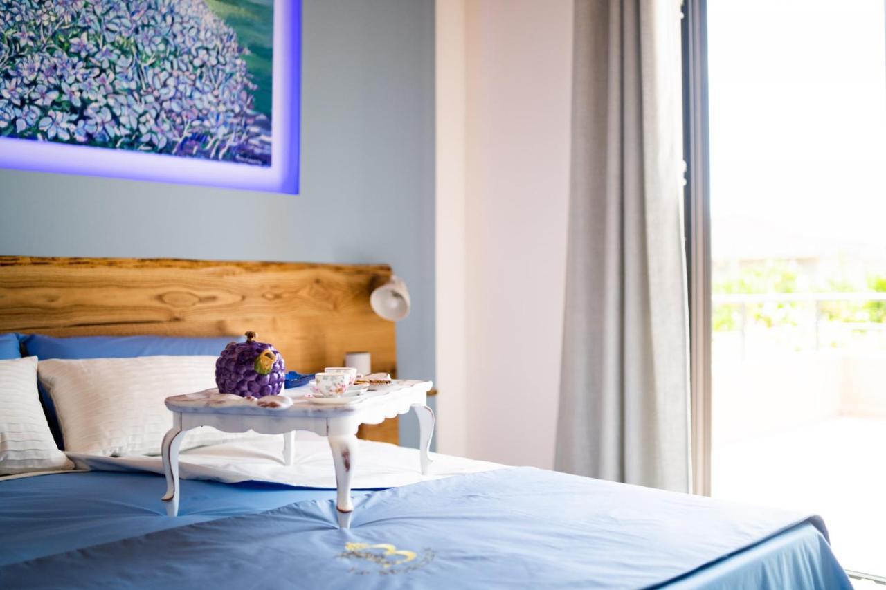 Le Monachelle Luxury Bed & Breakfast Еболи Екстериор снимка