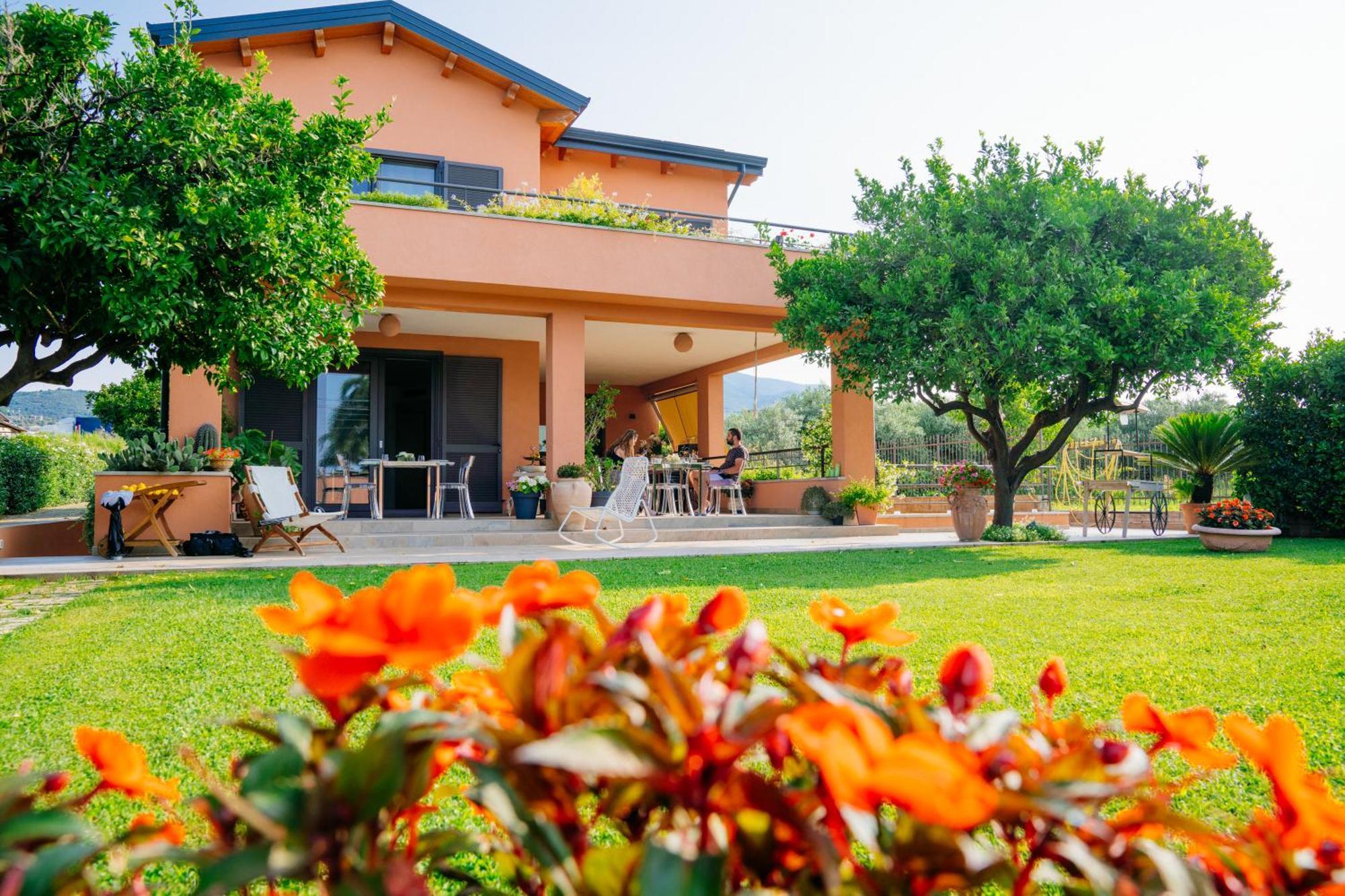 Le Monachelle Luxury Bed & Breakfast Еболи Екстериор снимка